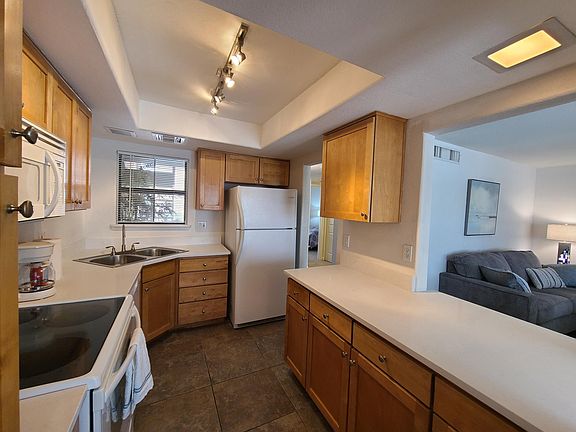 2nd image of 6651 N Campbell Ave APT 122