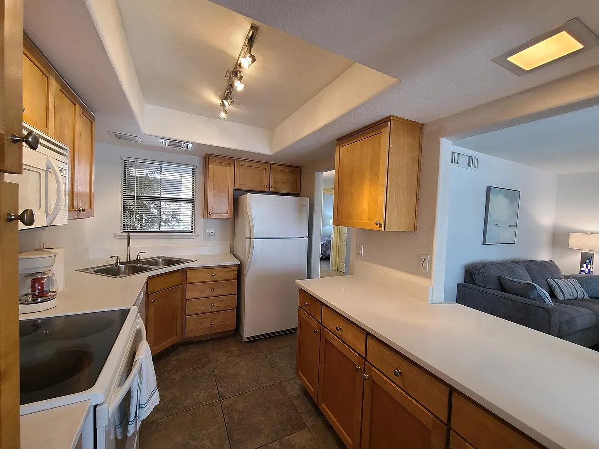Building Photo - 6651 N Campbell Ave #122