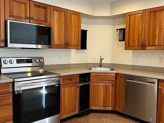 5th image of 661 Lowell St Unit 18