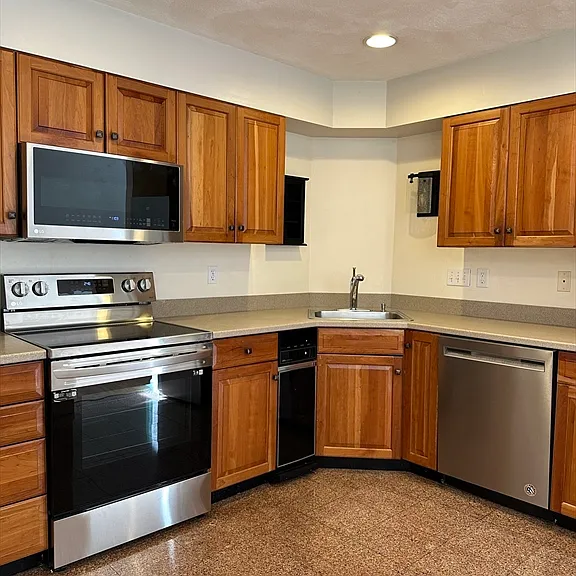 661 Lowell St #18 — Photo 5