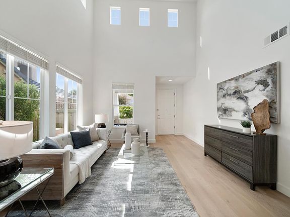4th image of 3509 Bering Dr