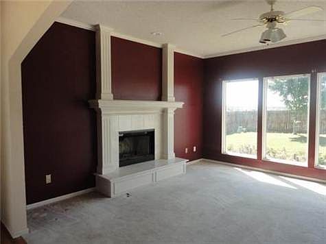 4th image of 5305 NE Holiday Dr