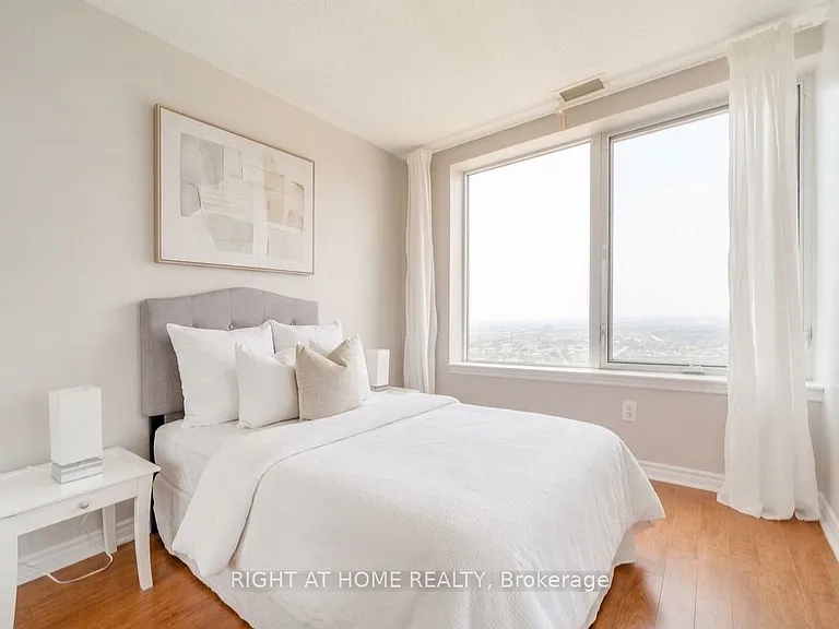 385 Prince Of Wales Dr #3211 — Photo 4