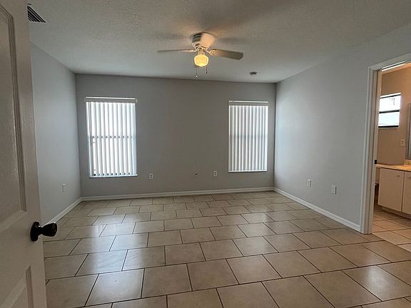 5th image of 5 Wood Amber Ln #A