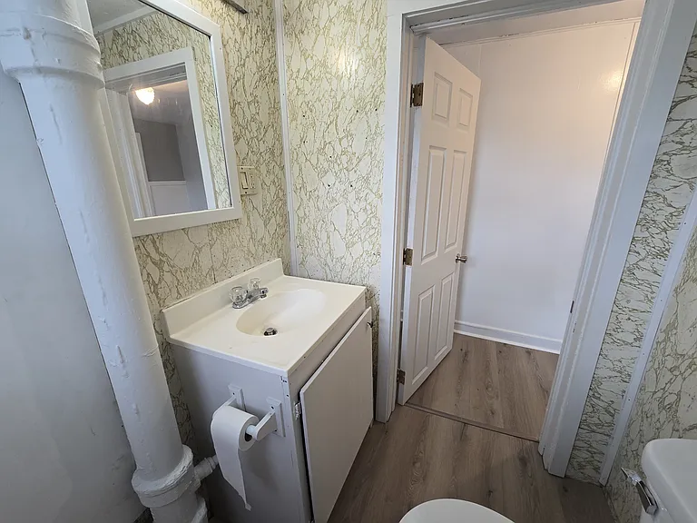 425 Glenwood St — Photo 27