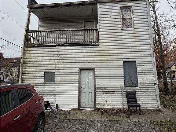 2nd image of 4116 Sackett Ave