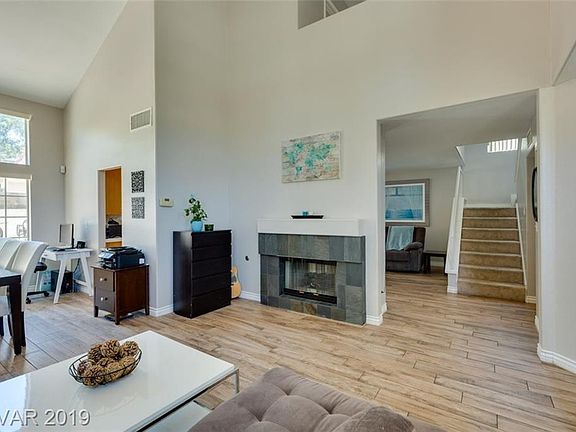 Open layout with high ceilings, double fireplace