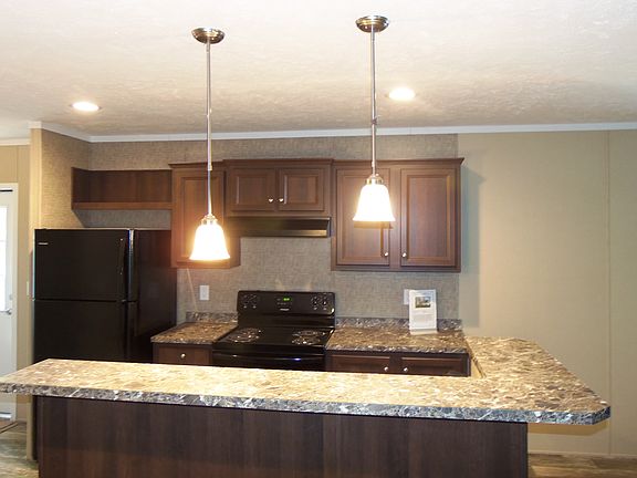 4th image of 48259 Hillside Dr