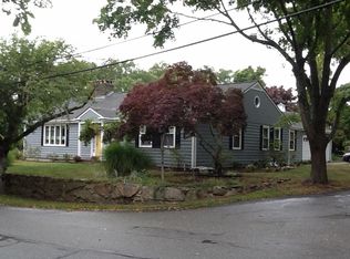 11 Beacon St, Mattapoisett, MA 02739