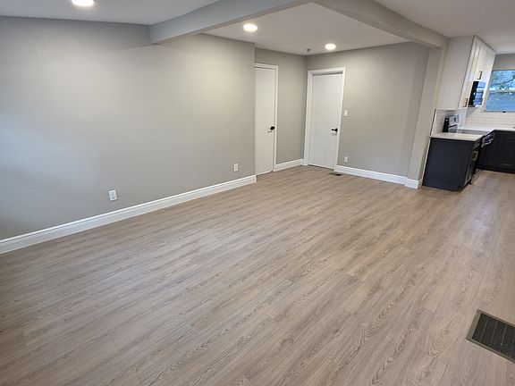 4th image of 1800 27th Ave N #1/2