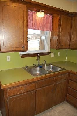 5th image of 1702 Village Dr