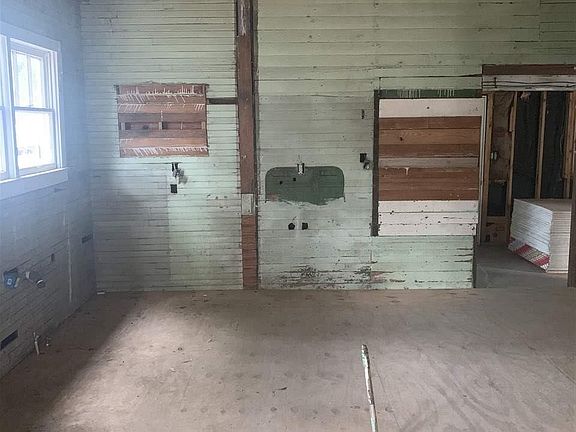 5th image of 1005 W Wright St