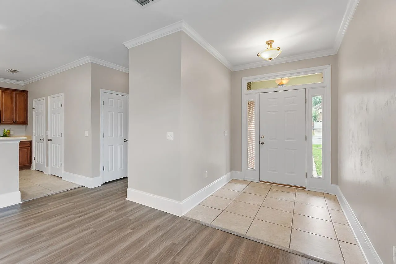 3 bed, 2.5 bath, 1687 sqft, $2,200 — Photo 4