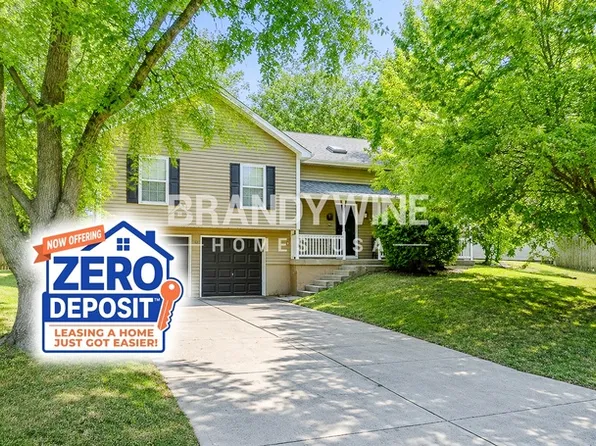 124 SE Bristol Dr, Lees Summit, MO 64063