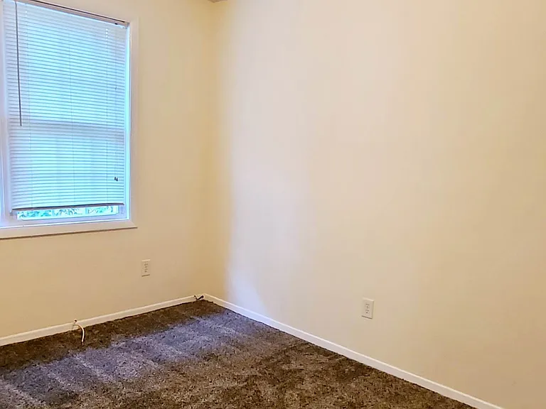 1207 Holden Dr — Photo 9