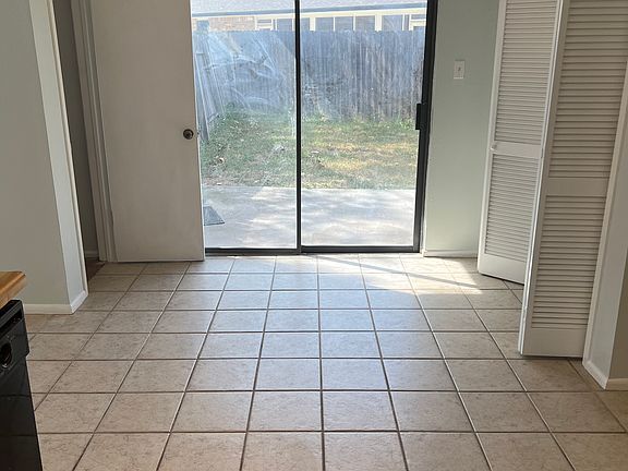 3rd image of 309 Ivy Ln #309