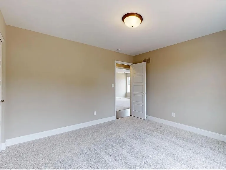 1047 Timber Bluff Dr — Photo 8