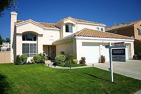 Main floor master bedroomCul-de-sac