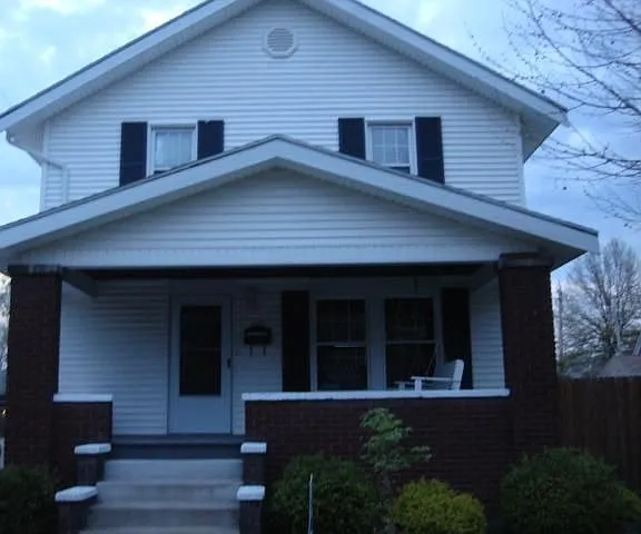 615 E 4th St photo 1