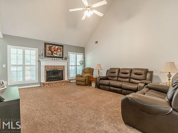 3rd image of 299 Blue Creek Ln