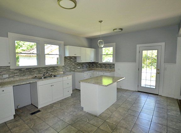 5th image of 210 Buena Vista Ave