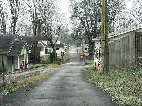 5th image of 746 S Walnut St