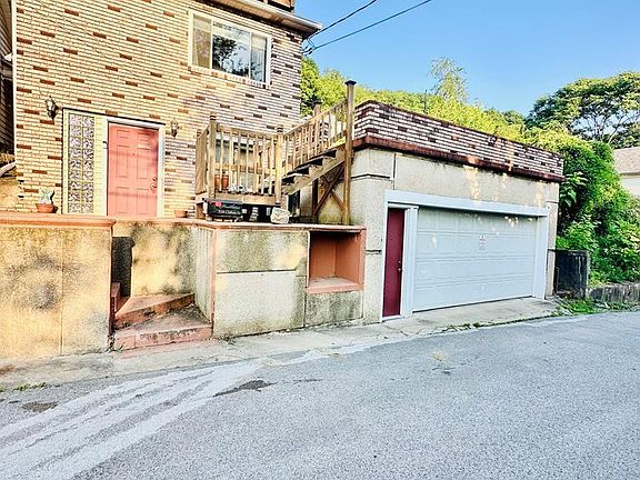 2nd image of 938 Clifton St