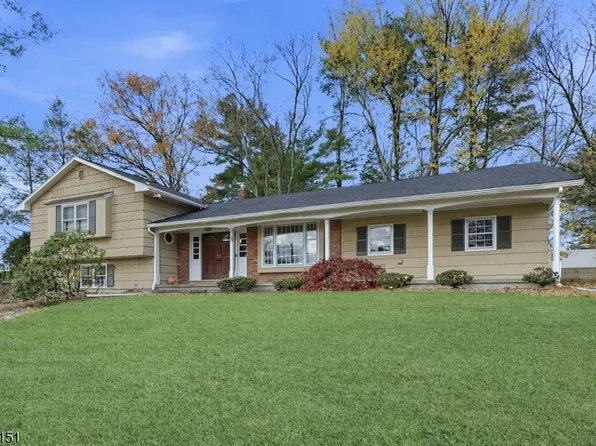 55 Somerset Dr, Woodcliff Lake, NJ 07677