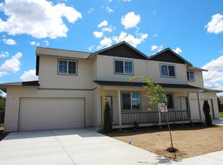 1090 NW Redwood Ave, Redmond, OR 97756