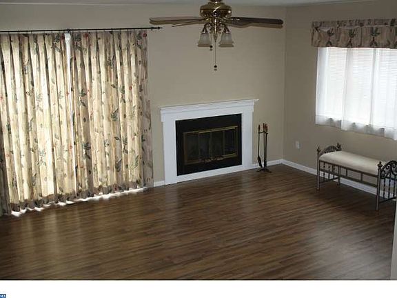 2nd image of 13 Greenridge Cir