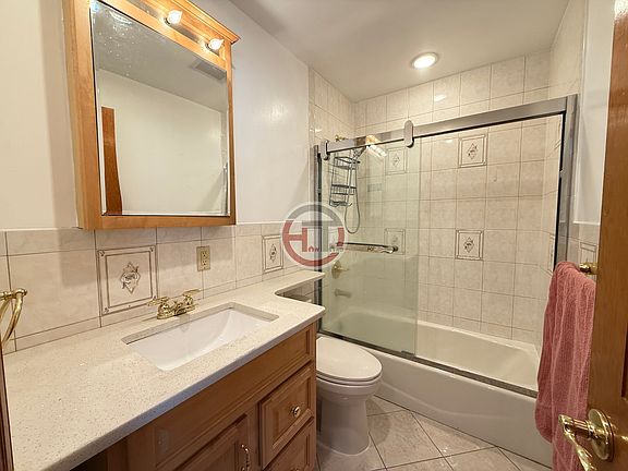 4th image of 828 Dean Ave #2