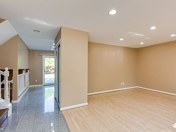 3rd image of 6922 Leslee Crest Dr