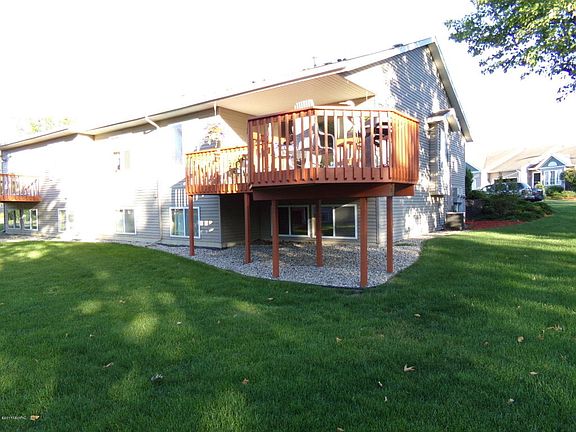 3rd image of 689 Glenvale Dr #10