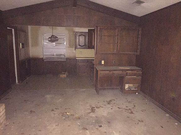4th image of 907 Lancaster Park Dr