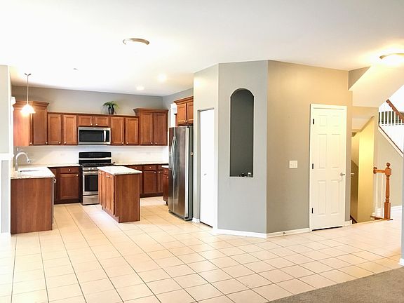 3rd image of 2325 Amsterdam Cir