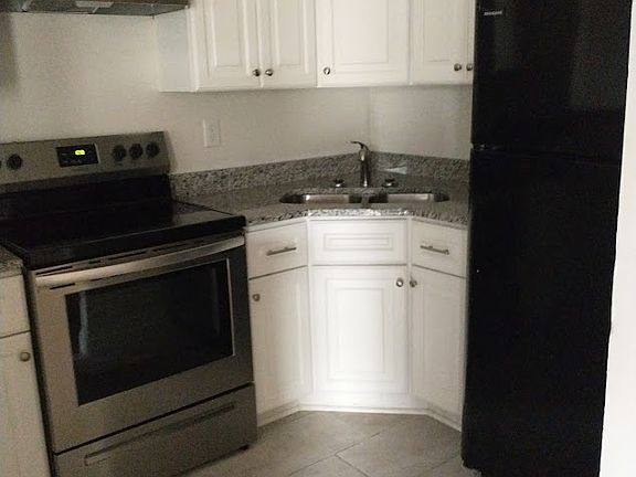 5th image of 404 W 28th St APT D
