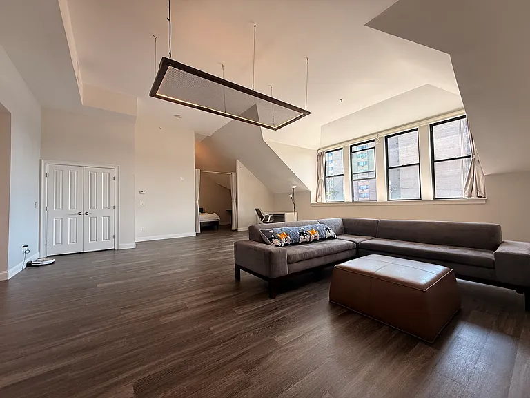 1022 Hancock St #304 — Photo 2