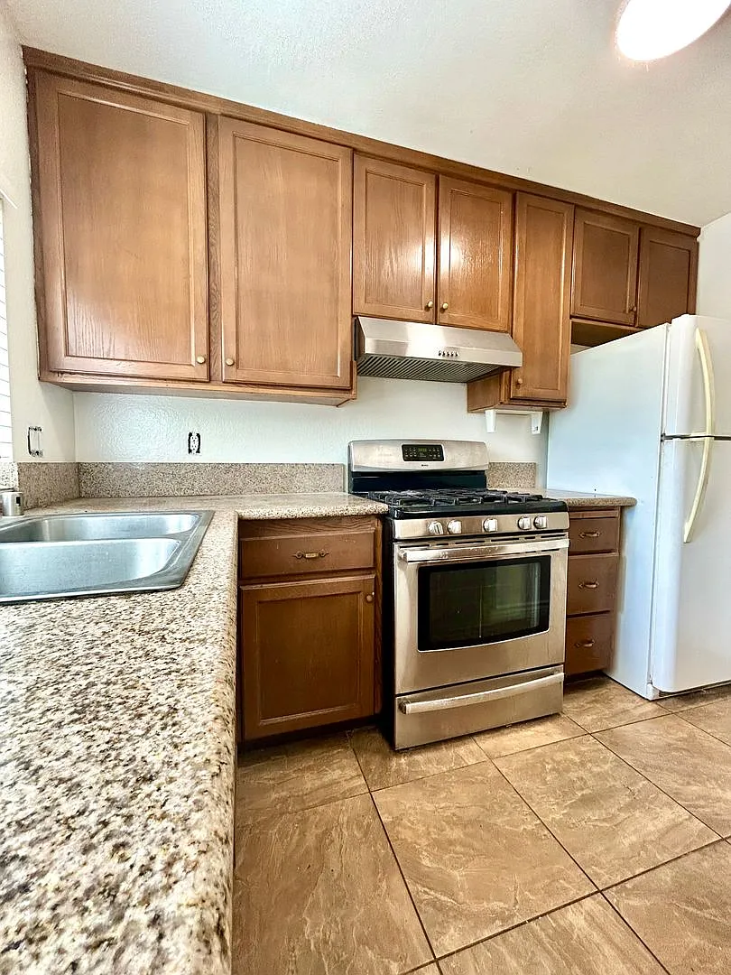 Freshly Updated Split Level 2 Bedroom/2 Bath Home with Community Amenities — Photo 4