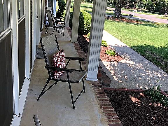 Relaxing porch 