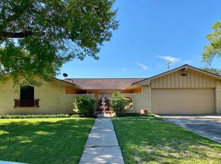 741 Willowick Dr, Port Lavaca, TX 77979