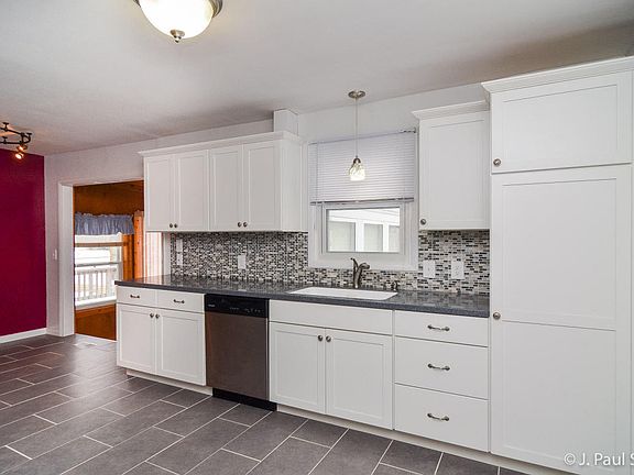 2nd image of 1458 Gentian Dr SE