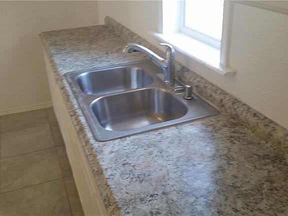 3rd image of 2406 Harrow Ln