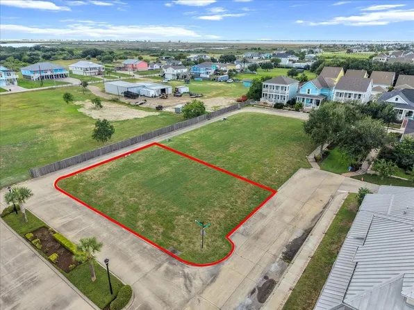 9 Meridian Way, Galveston, TX 77554