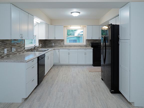 3rd image of 425 Evelyn Ave