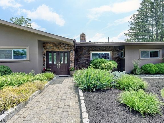 5th image of 30 Bogert Rd