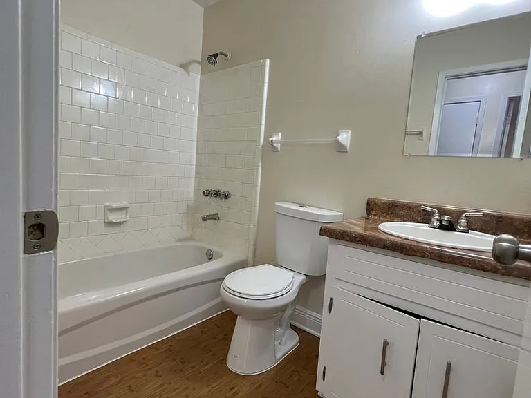 4935 Yacht Harbour Dr — Photo 3