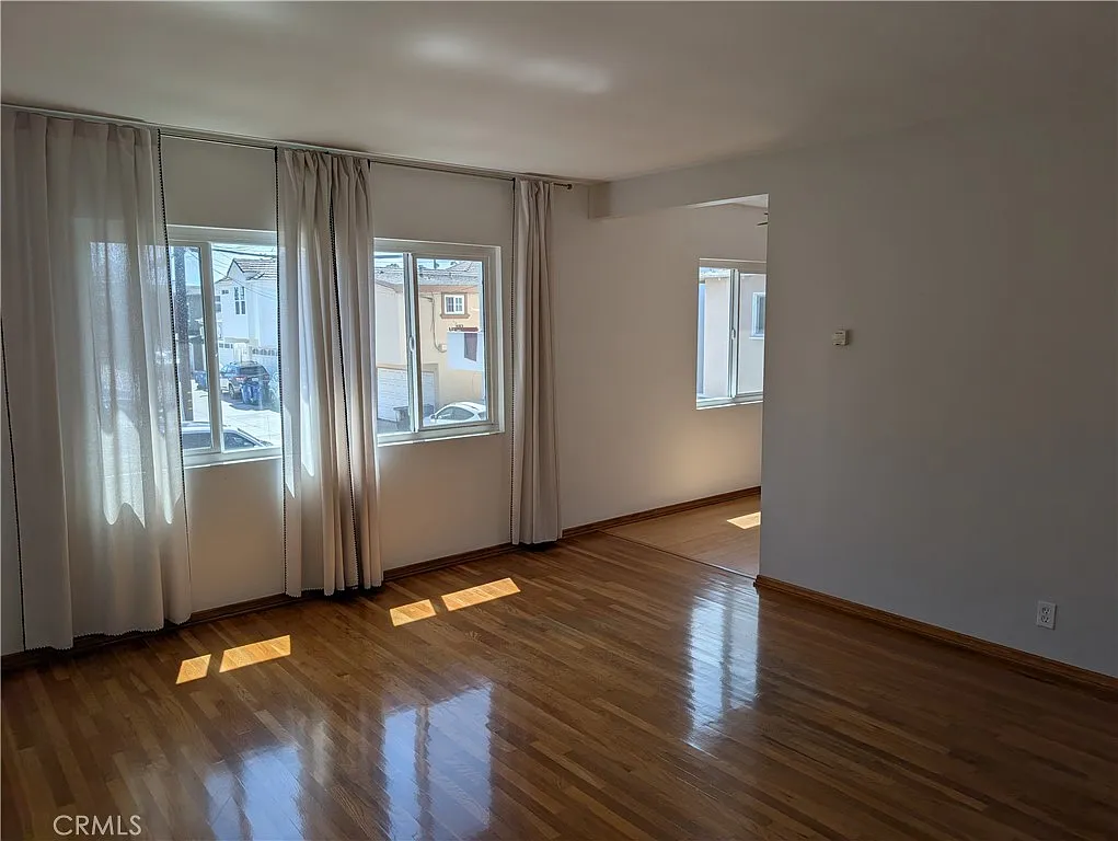2 bed, 720 sqft, $3,600 — Photo 3
