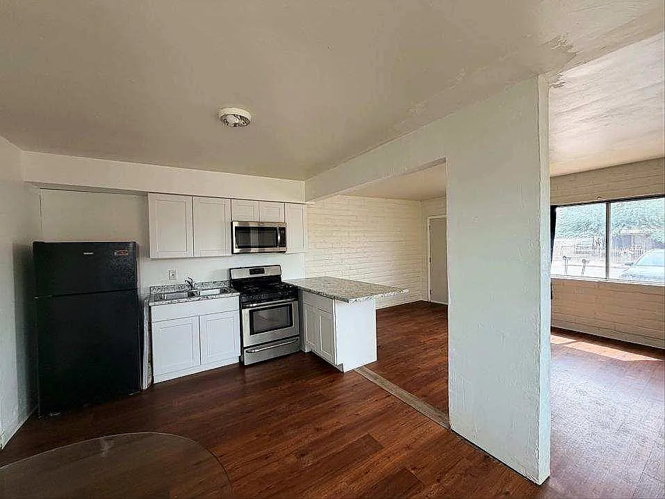 1 bed, 820 sqft, $1,100 — Photo 3