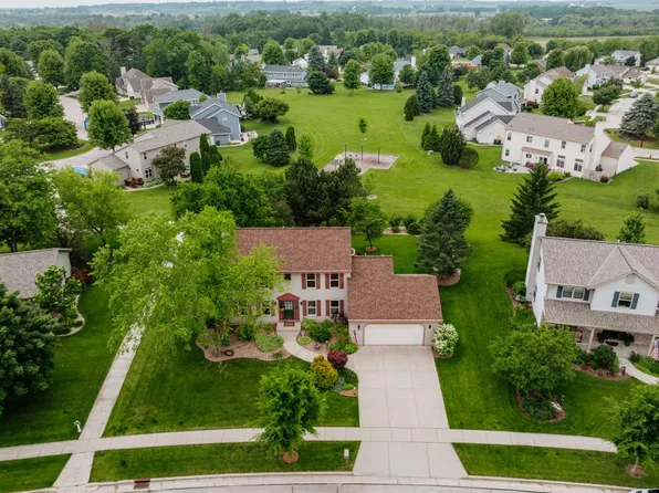 W210N16571 Glencoe LANE, Jackson, WI 53037