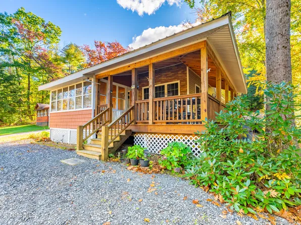 15 W High Point, Corinth, NY 12822